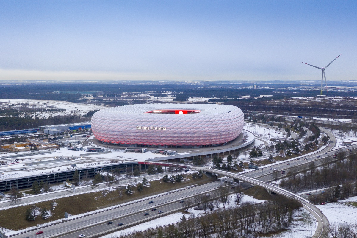 Allianz Arena im Schnee, winterliche Atmosphäre
